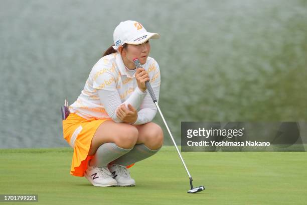 Yumi Kudo of Japan lines up a putt on the 18th green during the first round of Sky Ladies ABC Cup at ABC Golf Club on September 26, 2023 in Kato,...