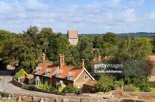 castle rising village, norfolk - norfolk england photos et images de collection