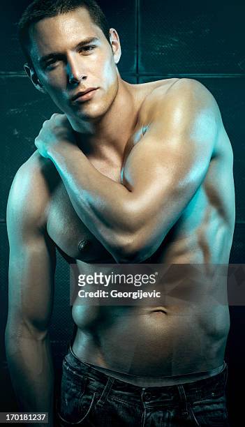 sexy männliches model - alluring fitness stock-fotos und bilder