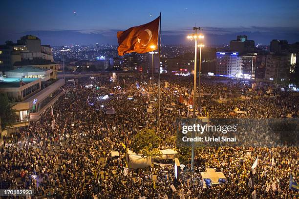 Anti-government protestors gather in Taksim Square on June 8, 2013 in Istanbul, Turkey. Istanbul has seen protests rage on for days, with two...