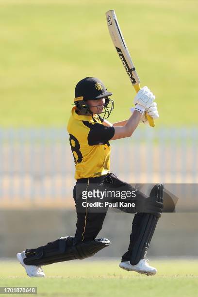 Chloe Piparo of Western Australia bats during the WNCL match between Western Australia and Victoria at the WACA, on September 26 in Perth, Australia.
