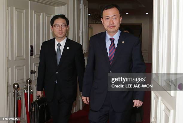 Vice-minister of South Korea's Unification Ministry Kim Nam-sik and head of South Korea's working-level delegation Chun Hae-sung walk to a conference...