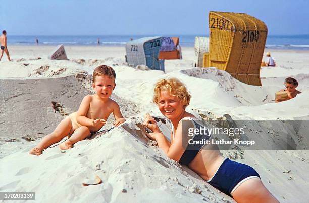 family summer vacations, northsea 1964 - archival stock-fotos und bilder