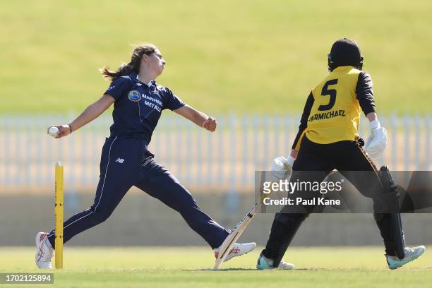 Tess Flintoff of Victoria bowls during the WNCL match between Western Australia and Victoria at the WACA, on September 26 in Perth, Australia.
