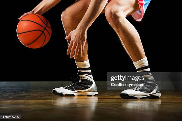 nicht erkennbare basketballspieler dribbeln. - basketball shoe stock-fotos und bilder