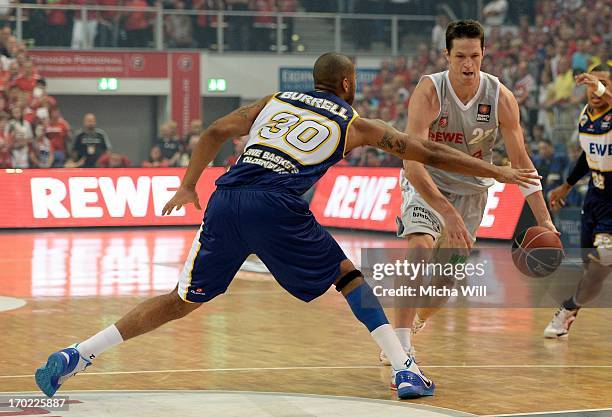 Ronnie Burrell of Oldenburg challenges Casey Jacobsen of Bamberg during game 1 of the finals of the Beko BBL playoffs between Brose Baskets and EWE...