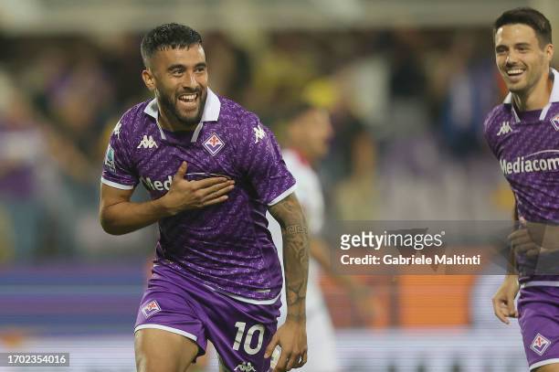 Nicolás Iván González of ACF Fiorentina celebrates after scoring a goal during the Serie A TIM match between ACF Fiorentina and Cagliari Calcio at...