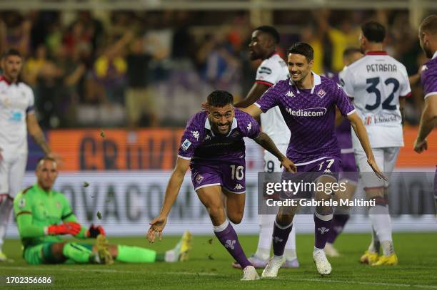 Nicolás Iván González of ACF Fiorentina celebrates after scoring a goal during the Serie A TIM match between ACF Fiorentina and Cagliari Calcio at...