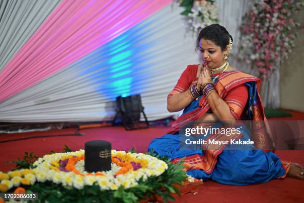 woman offering prayer to shivalingam made up of flowers - shiva stock pictures, royalty-free photos & images