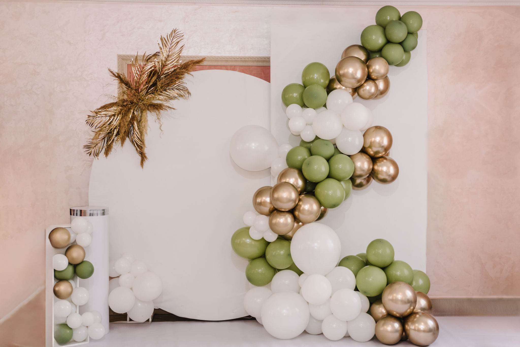 wedding balloon arch