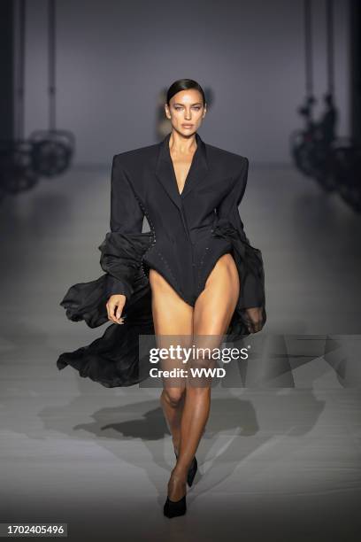 Irina Shayk on the runway at Mugler Ready To Wear Spring 2024 on October 2, 2023 in Paris, France.