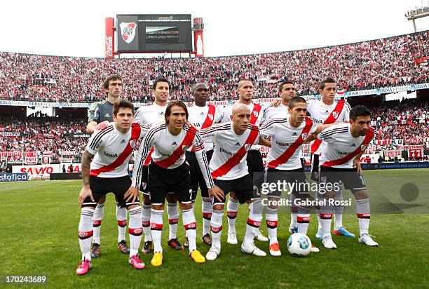 Players of River Plate line up during a match between River Plate and Independiente as part of the Torneo Final 2013 at the Monumental Vespusio...