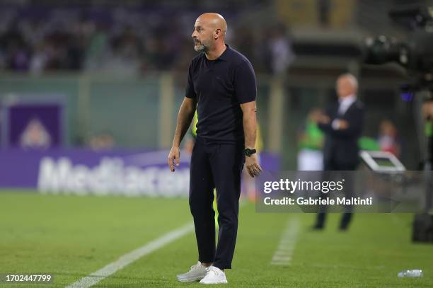 Head coach Vincenzo Italiano manager of ACF Fiorentina looks on during the Serie A TIM match between ACF Fiorentina and Cagliari Calcio at Stadio...