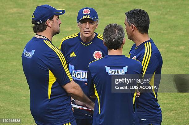 Colombia's football team coach, Argentine Jose Pekerman speaks withi his assistants during a training session at the Metropolitan Stadium in...