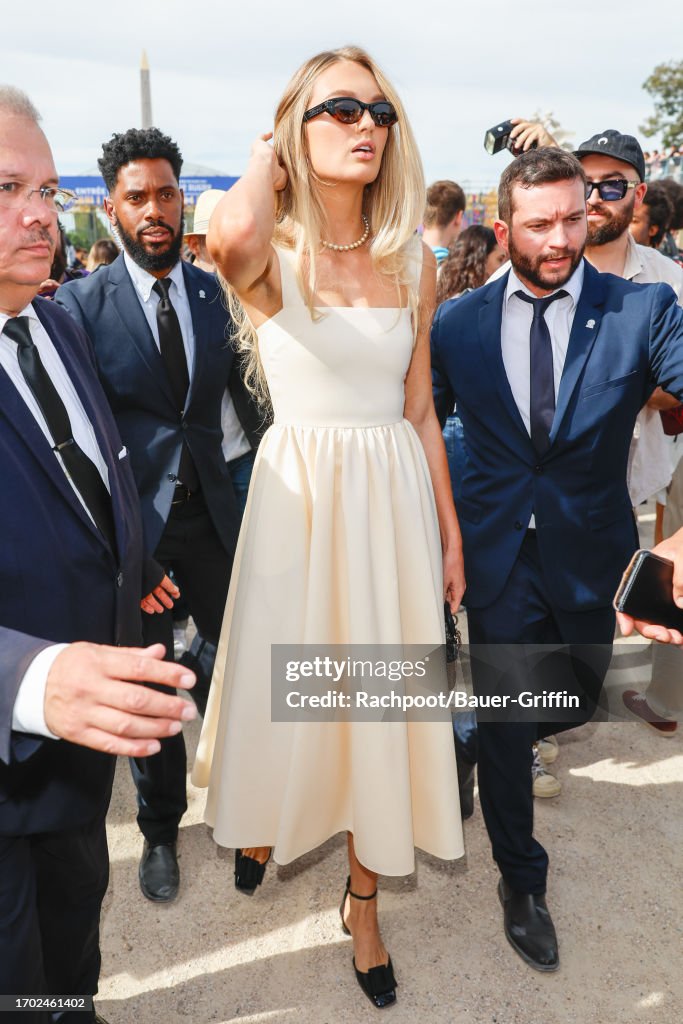 Celebrity Sightings - Paris Fashion Week - Womenswear Spring/Summer - Day Two