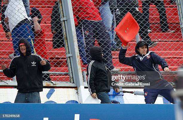 Supporters of Independiente react after a match between River Plate and Independiente as part of the Torneo Final 2013 at the Monumental Vespusio...