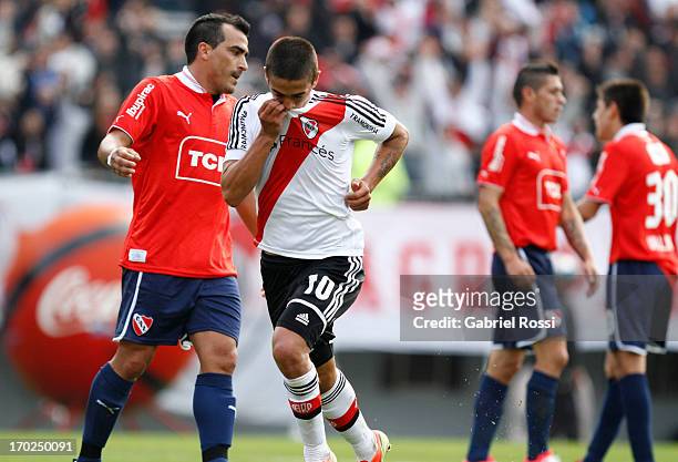 Manuel Lanzini of River Plate celebrates a goal during a match between River Plate and Independiente as part of the Torneo Final 2013 at the...