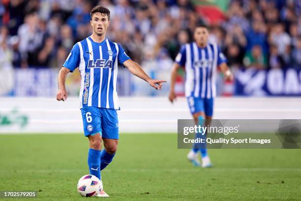 Ander Guevara of Deportivo Alaves in action during the LaLiga EA Sports match between Deportivo Alaves and Athletic Club at Estadio de Mendizorroza...