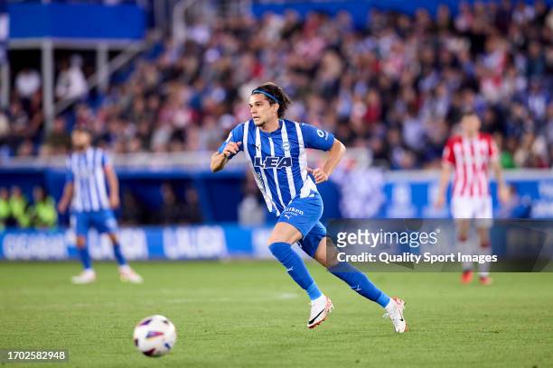Ianis Hagi of Deportivo Alaves in action during the LaLiga EA Sports match between Deportivo Alaves and Athletic Club at Estadio de Mendizorroza on...