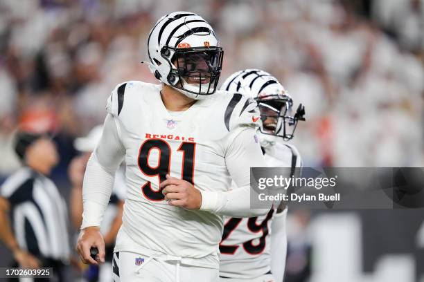 Trey Hendrickson of the Cincinnati Bengals jogs across the field in the fourth quarter against the Los Angeles Rams at Paycor Stadium on September...