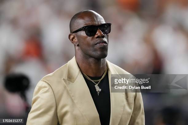 Former NFL player and Hall of Famer Terrell Owens walks across the field at halftime of the game between the Los Angeles Rams and the Cincinnati...