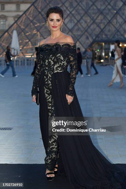Penélope Cruz attends the Lancome X Louvre photocall as part of Paris Fashion Week on September 26, 2023 in Paris, France.