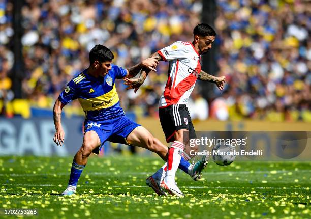 Jorman Campuzano of Boca Juniors competes for the ball with Manuel Lanzini of River Plate during a match between Boca Juniors and River Plate as part...