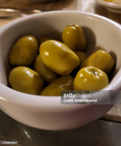 green olives - aceitunas 個照片及圖片檔