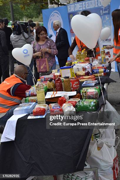 Mensajeros de la Paz' NGO presided by Padre Angel receives five tonnes of food from ONCE Foundation after its campaign 'Alimentando Corazones' on...