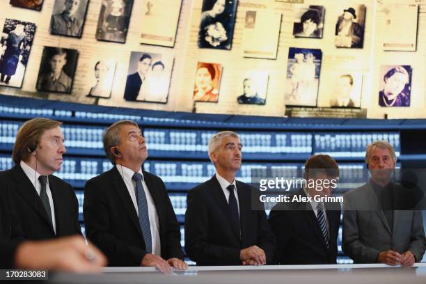 Guenther Netzer, DFB President Wolfgang Niersbach, Stefan Hans, Otto Rehagel and Rolf Hocke attend a visit of the German delegation Yad Vashem on...