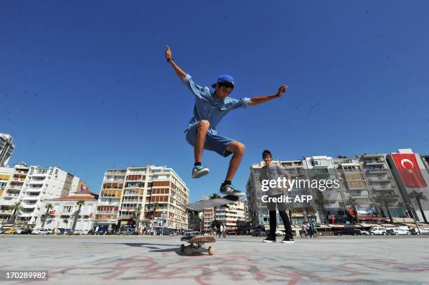 Turkish youths skate on June 10, 2013 in Gundogdu square in the western city of Izmir. Turkish protesters refused to back down on June 10 after Prime...