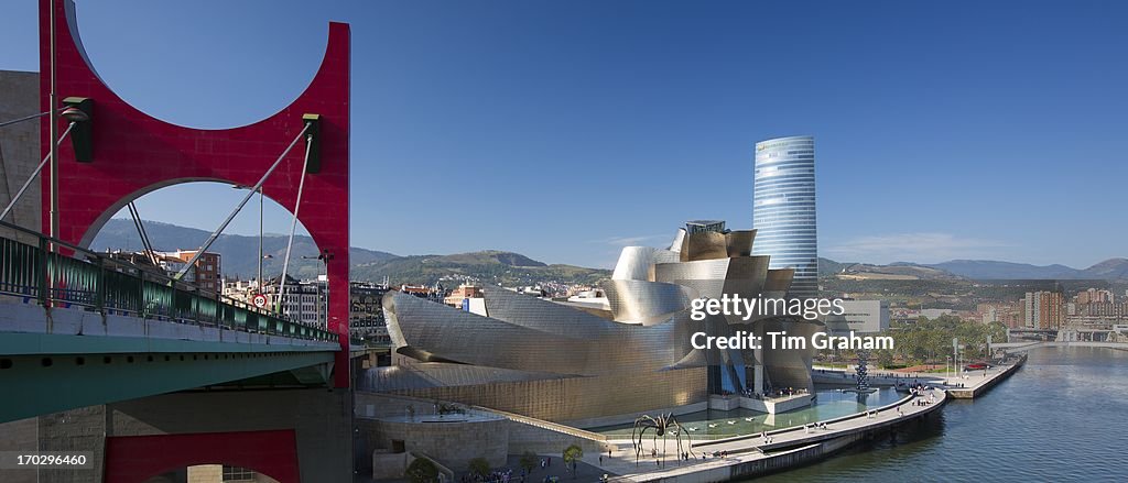 Guggenheim Museum, Bridge, Iberdrola, Bilbao, Spain