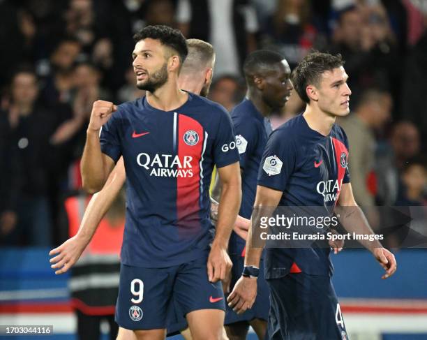 Gonçalo Ramos of Paris Saint Germain (L0 celebrating his goal with his teammates during the Ligue 1 Uber Eats match between Paris Saint-Germain and...