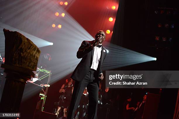 Wayne Brady performs at the 8th annual Apollo Theater Spring Gala Concert at The Apollo Theater on June 10, 2013 in New York City.