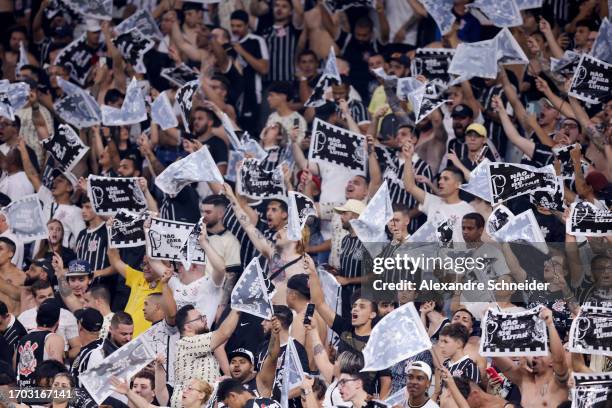 Fans of Corinthians cheer prior to the first leg of Copa CONMEBOL Sudamericana semifinal between Corinthians and Fortaleza at Neo Quimica Arena on...