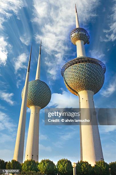 kuwait towers - al kuwait foto e immagini stock