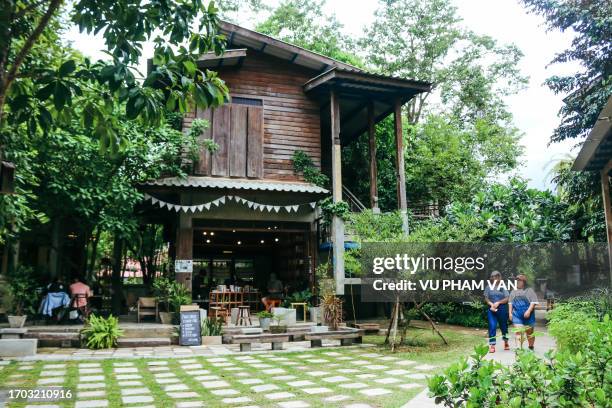 baan kang wat craft market in chiang mai - chiang mai sunday market stock pictures, royalty-free photos & images