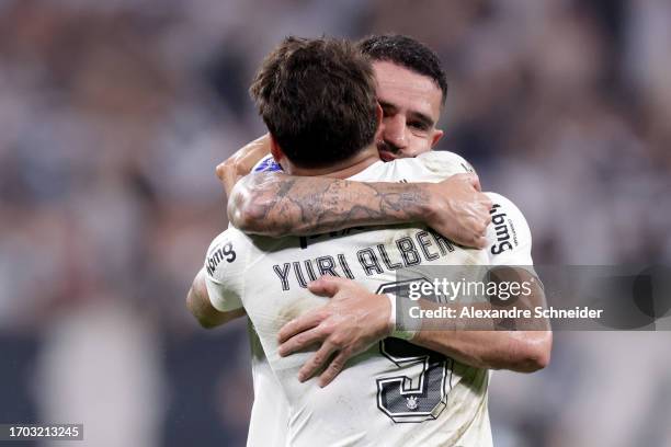 Yuri Alberto of Corinthians ccelebrates with Renato Augusto of Corinthians after scoring the first goal of his team during the first leg of Copa...