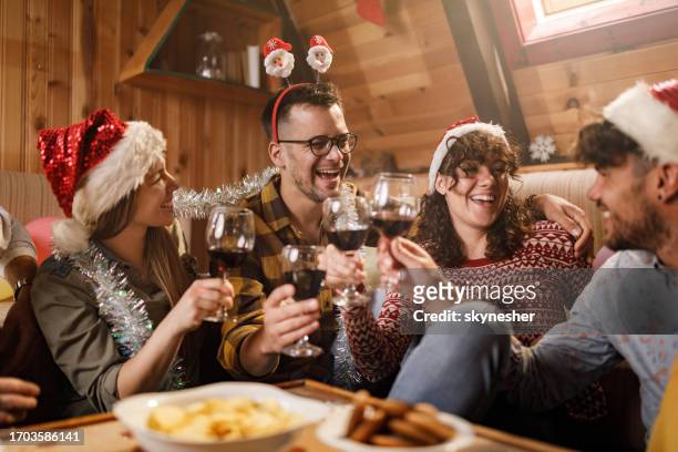 happy friends toasting on new year's day at home. - bubbles happy stockfoto's en -beelden