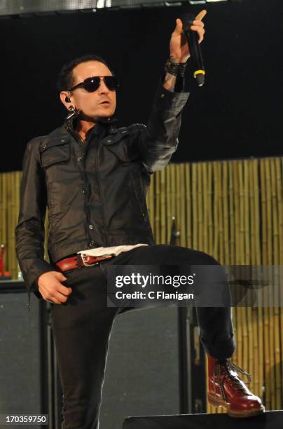 Chester Bennington of Linkin Park performs with Stone Temple Pilots during the 21st annual KROQ Weenie Roast at Verizon Wireless Amphitheater on May...