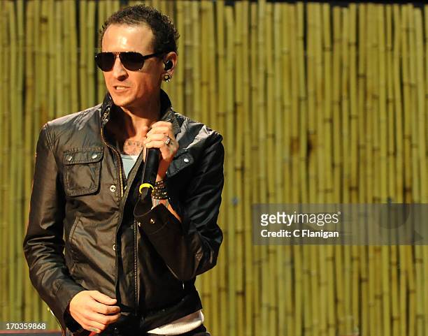 Chester Bennington of Linkin Park performs with Stone Temple Pilots during the 21st annual KROQ Weenie Roast at Verizon Wireless Amphitheater on May...