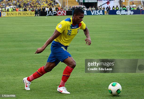 Oscar Bagui of Ecuador in action during a match between Ecuador and Argentina as part of the 14th round of the South American Qualifiers for the FIFA...