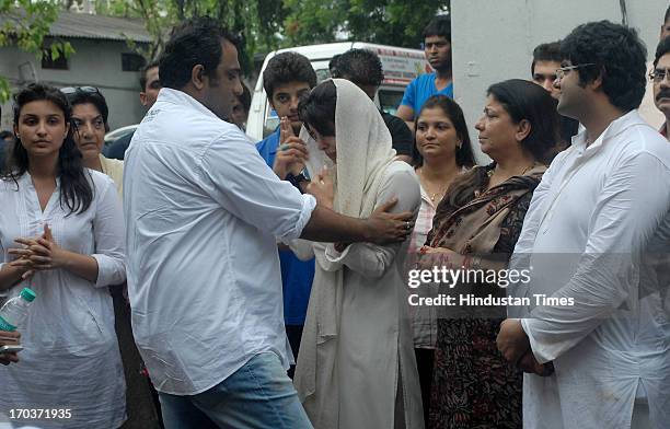 Bollywood film maker Anuraag Basu consoles Priyanka Chopra as her mother Madhu Chopra and brother looks on during funeral of her father Ashok Chopra...