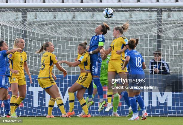 Elena Linari of Italy and Linda Sembrant of Sweden in action during the UEFA Women's Nations League match between Italy and Sweden at Stadio Teofilo...