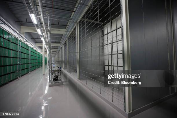 Data Server Romm Facebook 96 Facebook Server Room Stock Photos, High-Res Pictures, and Images ...