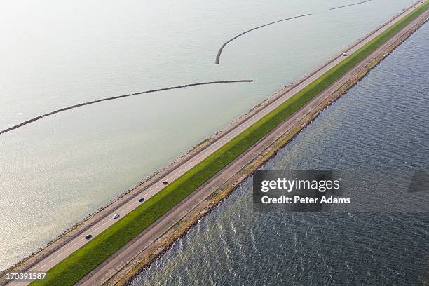 road & car, dyke or causeway, north holland - dique fotografías e imágenes de stock