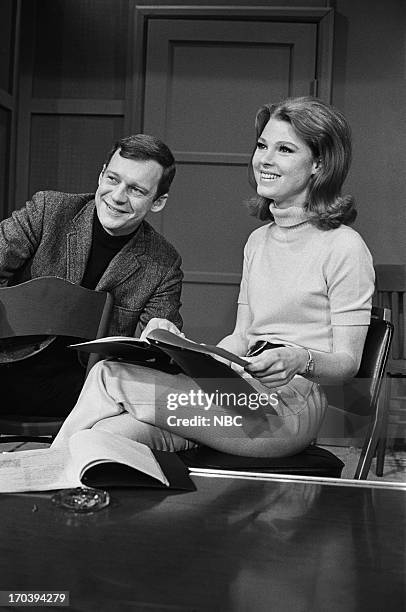 Pictured: Edward Mallory as William "Bill" Horton, Mariette Hartley --