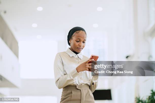 stay connected, stay productive. - bring your own device imagens e fotografias de stock