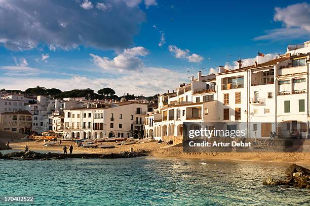 costa brava's white town with beach - calella de palafrugell photos et images de collection