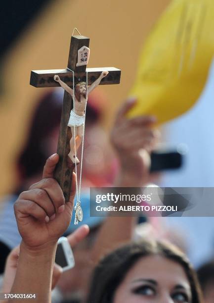 People wait the arrival of Pope Benedict XVI outside the cathedral of Our Most Holy Mother of Light where the Pontiff will celebrates the vespers...